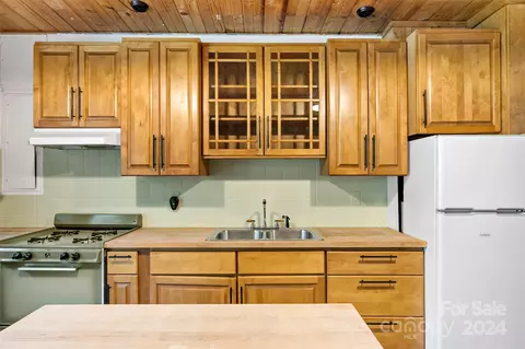 1265 Stackhouse Rd, Marshall, NC 28753 photo 8