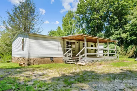 269 Daytona Ln, Saluda, NC 28773