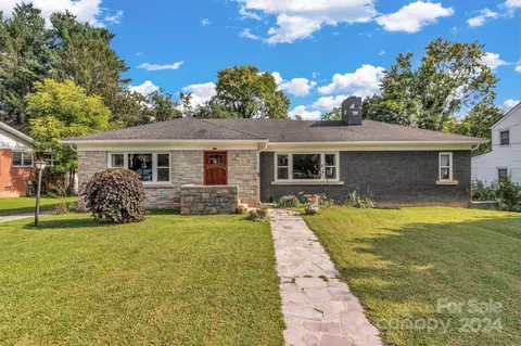 814 5th W Ave W, Hendersonville, NC 28739