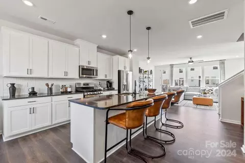 1548 Blanche St, Charlotte, NC 28262
