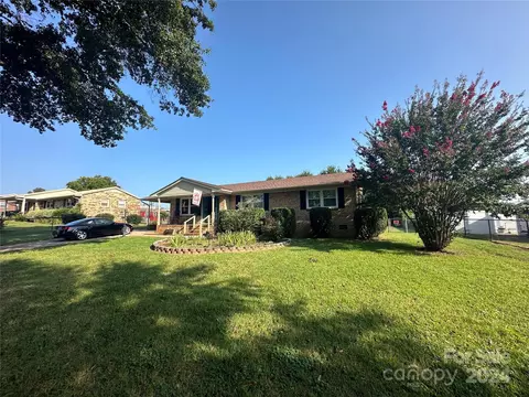 705 Windwood Dr, Gastonia, NC 28056