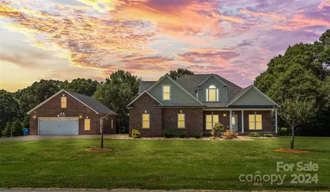 950 Oak Ridge Farms Cir, Newton, NC 28658