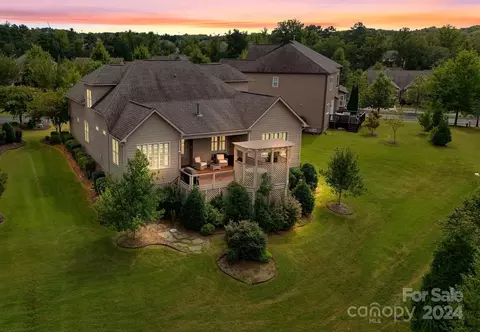 15608 Lake Ridge Rd, Charlotte, NC 28278