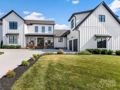 43 Rockbridge Rd, Mills River, NC 28759