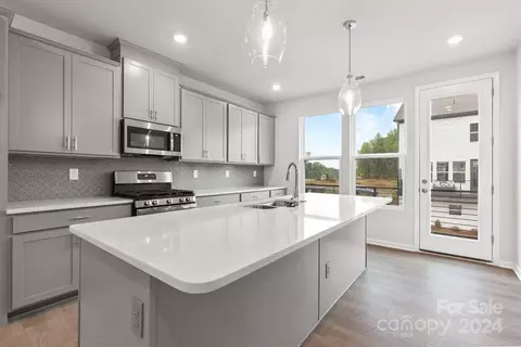 1552 Blanche St, Charlotte, NC 28262