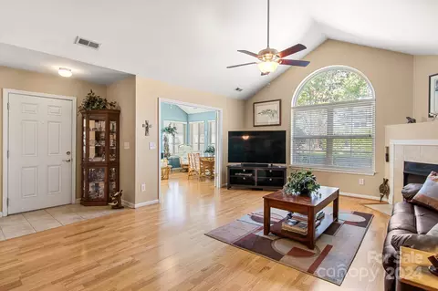727 Ledgestone Ct, Tega Cay, SC 29708 photo 4