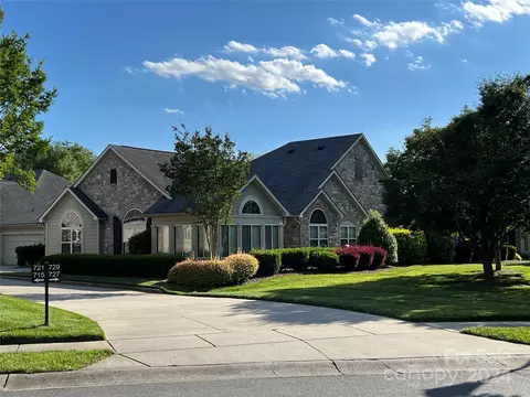 727 Ledgestone Ct, Tega Cay, SC 29708 photo 2