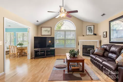 727 Ledgestone Ct, Tega Cay, SC 29708 photo 3