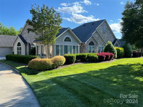 727 Ledgestone Ct, Tega Cay, SC 29708