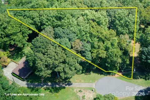 7530 Alamance Dr, Charlotte, NC 28227