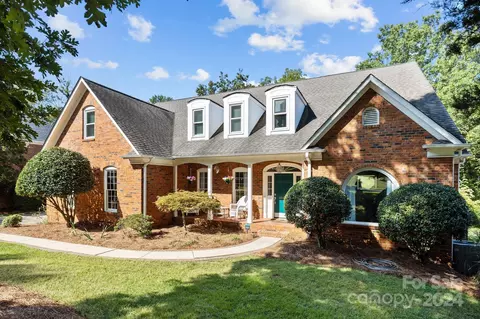 10633 Oak Pond Cir, Charlotte, NC 28277