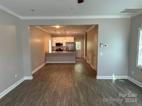 Living - 1086 20th Ne St NE, Hickory, NC 28601 photo 1 of 3