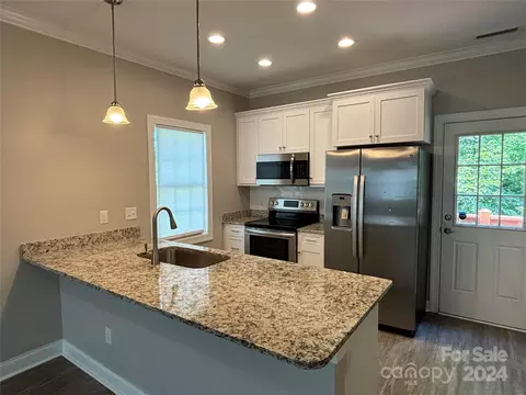 Kitchen - 1086 20th Ne St NE, Hickory, NC 28601 photo 2 of 3
