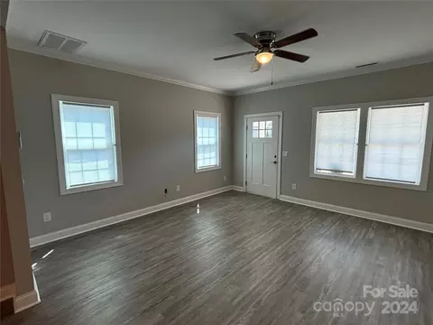 Living - 1086 20th Ne St NE, Hickory, NC 28601 photo 3 of 3
