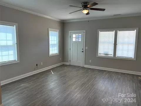 Living - 1086 20th Ne St NE, Hickory, NC 28601 photo 2 of 3