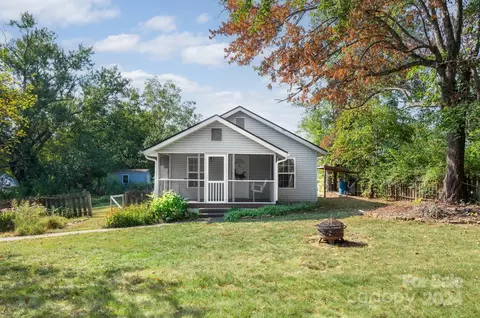 255 Dogwood Rd, Candler, NC 28715
