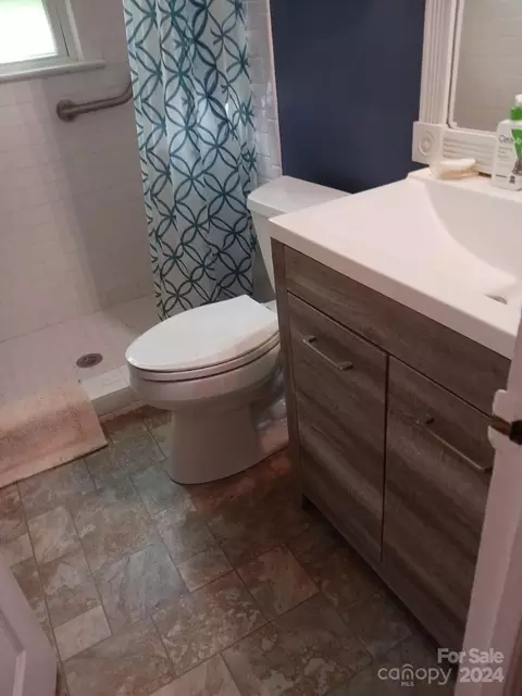 Bath - 2117 John St, Matthews, NC 28105 photo 1 of 3