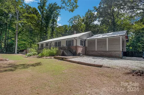 60 Hampton Ct, Columbus, NC 28722