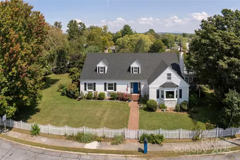 1134 Highland Ave, Hendersonville, NC 28792