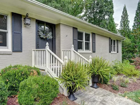 5 Woodcrest Rd, Asheville, NC 28804