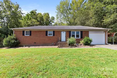 421 Smith Cir, Matthews, NC 28104