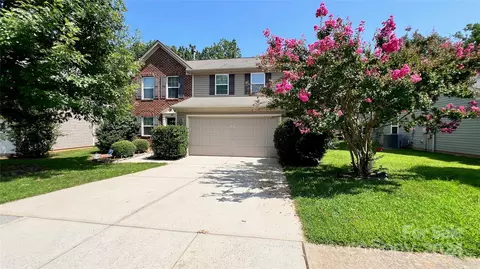 7800 Ponderosa Pine Ln, Charlotte, NC 28215