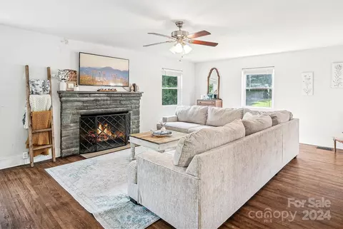 325 E 3rd St, Oakboro, NC 28129 photo 9
