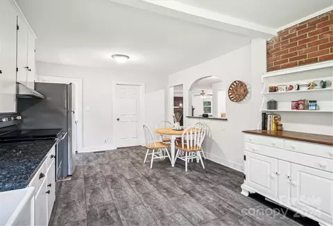 325 E 3rd St, Oakboro, NC 28129 photo 4