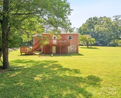 325 E 3rd St, Oakboro, NC 28129 photo 17