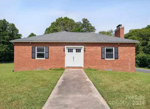 325 E 3rd St, Oakboro, NC 28129 photo 19