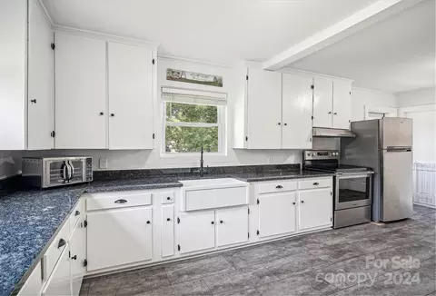 325 E 3rd St, Oakboro, NC 28129 photo 3
