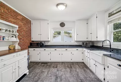 325 E 3rd St, Oakboro, NC 28129