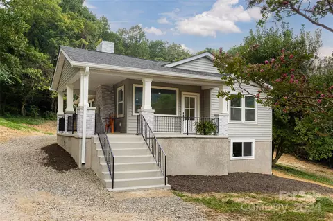 27 Old Chunns Cove Rd, Asheville, NC 28805