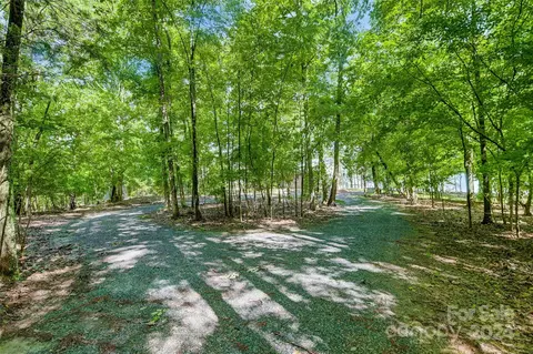 5452 Baker Ln, Clover, SC 29710 photo 3