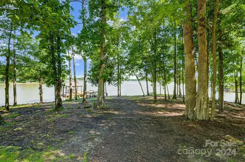 5452 Baker Ln, Clover, SC 29710 photo 4
