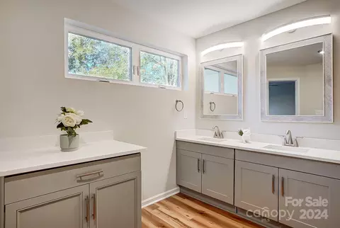 Bath - 316 E Morrow Ave, Monroe, NC 28112 photo 2 of 5