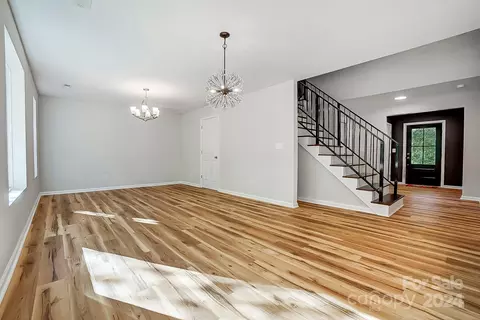 Living - 316 E Morrow Ave, Monroe, NC 28112 photo 2 of 3