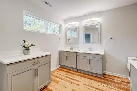 Bath - 316 E Morrow Ave, Monroe, NC 28112 photo 3 of 5