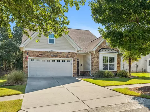 946 Knob Creek Ln, Tega Cay, SC 29708