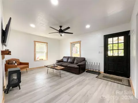 566 Abbeydale Rd, Harmony, NC 28634 photo 4
