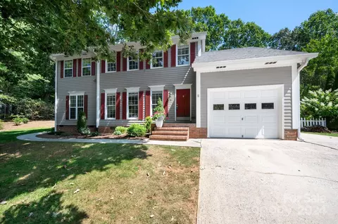 15 Bear Knoll Dr, Asheville, NC 28805