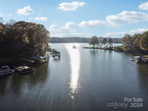 151 River Ridge Ln, Statesville, NC 28677