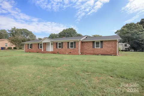 1602 Kenmore Dr, Statesville, NC 28625