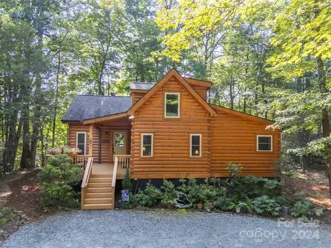 136 Knob Ln, Lake Lure, NC 28746