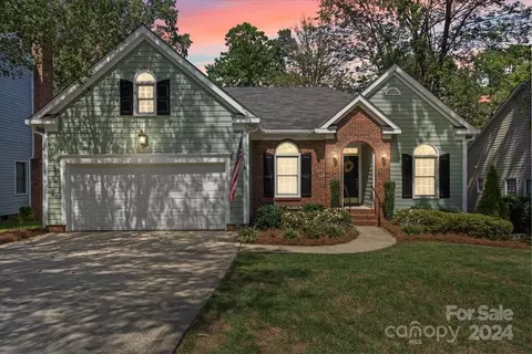 3901 Beauvista Dr, Charlotte, NC 28269