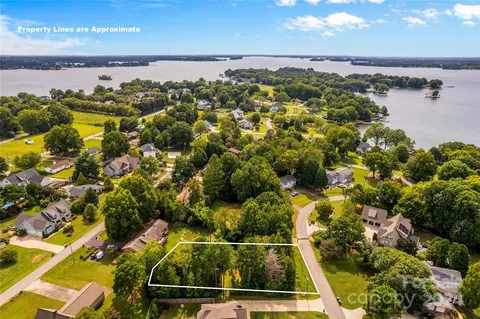 Lakeshore 18 Drive #18, Mooresville, NC 28117