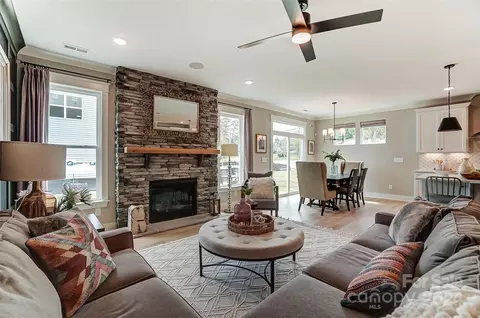 Living - 2466 Judson 49 Dr #49, Gastonia, NC 28054 photo 1 of 2