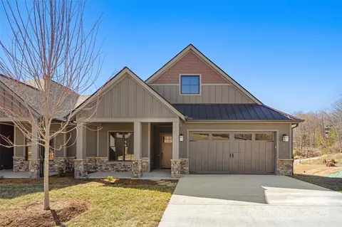 96 Chimney Chase Trl, Hendersonville, NC 28739