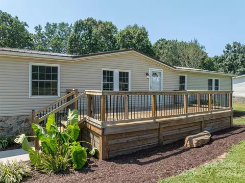 4529 Red Apple Dr, Bessemer City, NC 28016