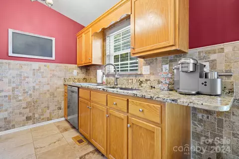 698 Pine Mountain Rd, Hudson, NC 28638 photo 11